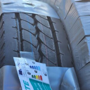 لاستیک سایز 12/24 برند اگیت گل آپولویی 22 لایه مناسب کامیون و تریلی با آج لوزی‌شکل عمیق مخصوص مسیرهای سنگین.