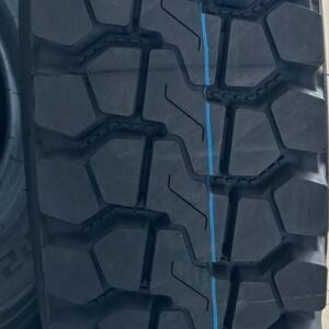 لاستیک اوپال سایز 12/24 گل عقب 2025، مناسب کامیون و تریلی، نمای نزدیک از آج و دیواره