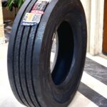 لاستیک کامیونی سایز ۳۱۵/۷۰R22.5 برند هیکسی با طرح گل جلو، مناسب مسیرهای بین‌ شهری و حمل‌ونقل سنگین