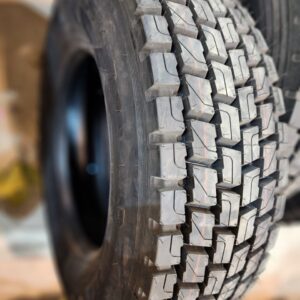 لاستیک تایر سایز ۳۱۵/۷۰R22.5 برند بارز با طرح گل ۸۲۲ مخصوص محور عقب کامیون و تریلی